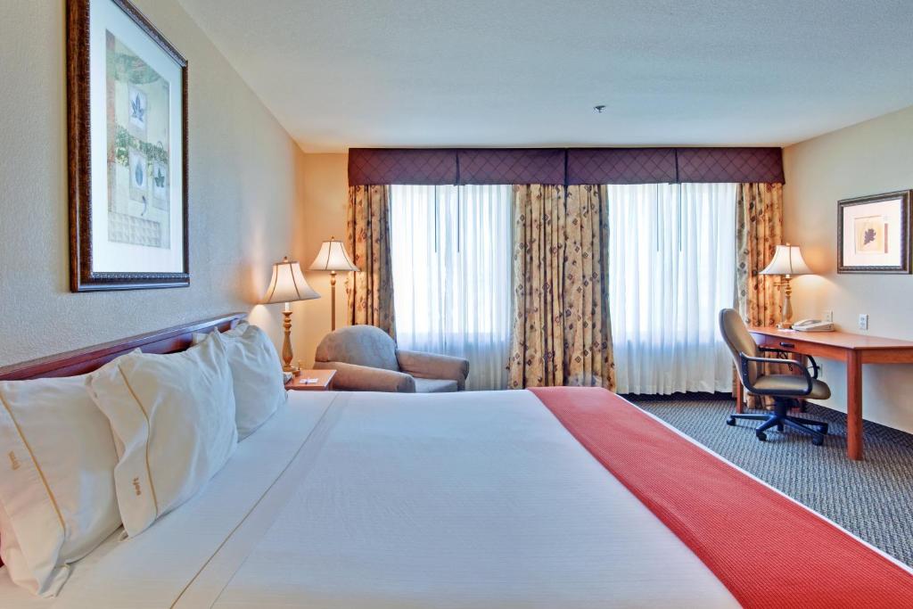 Holiday Inn Express Las Vegas-Nellis Main image 2
